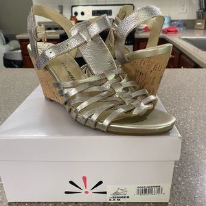 Isaac Mizrahi women’s wedge sandals